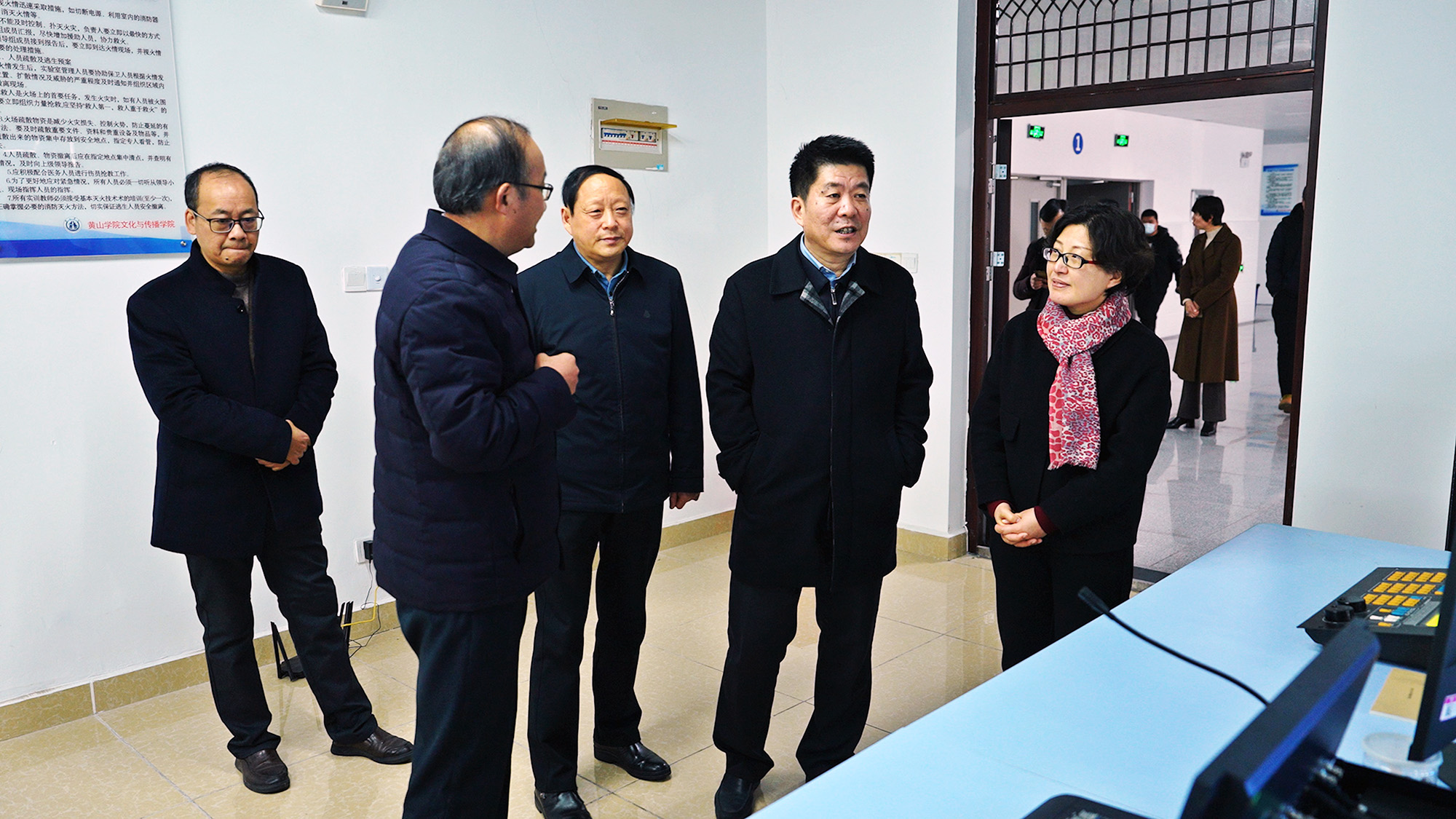 安徽广播电视台台长吴文胜来文传学院考察调研